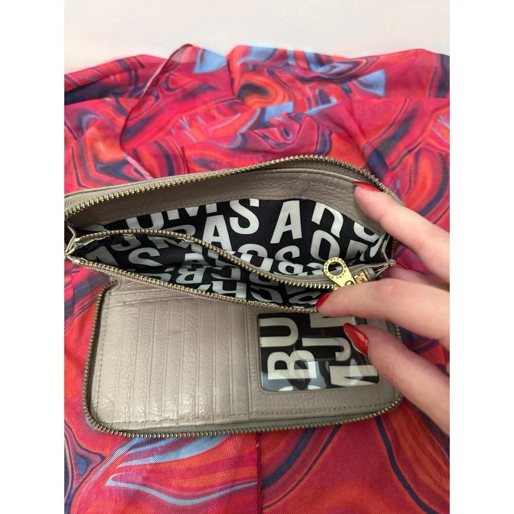 Vintage Marc by Marc Jacobs Taupe Classic Q Wingman Zip Wallet
